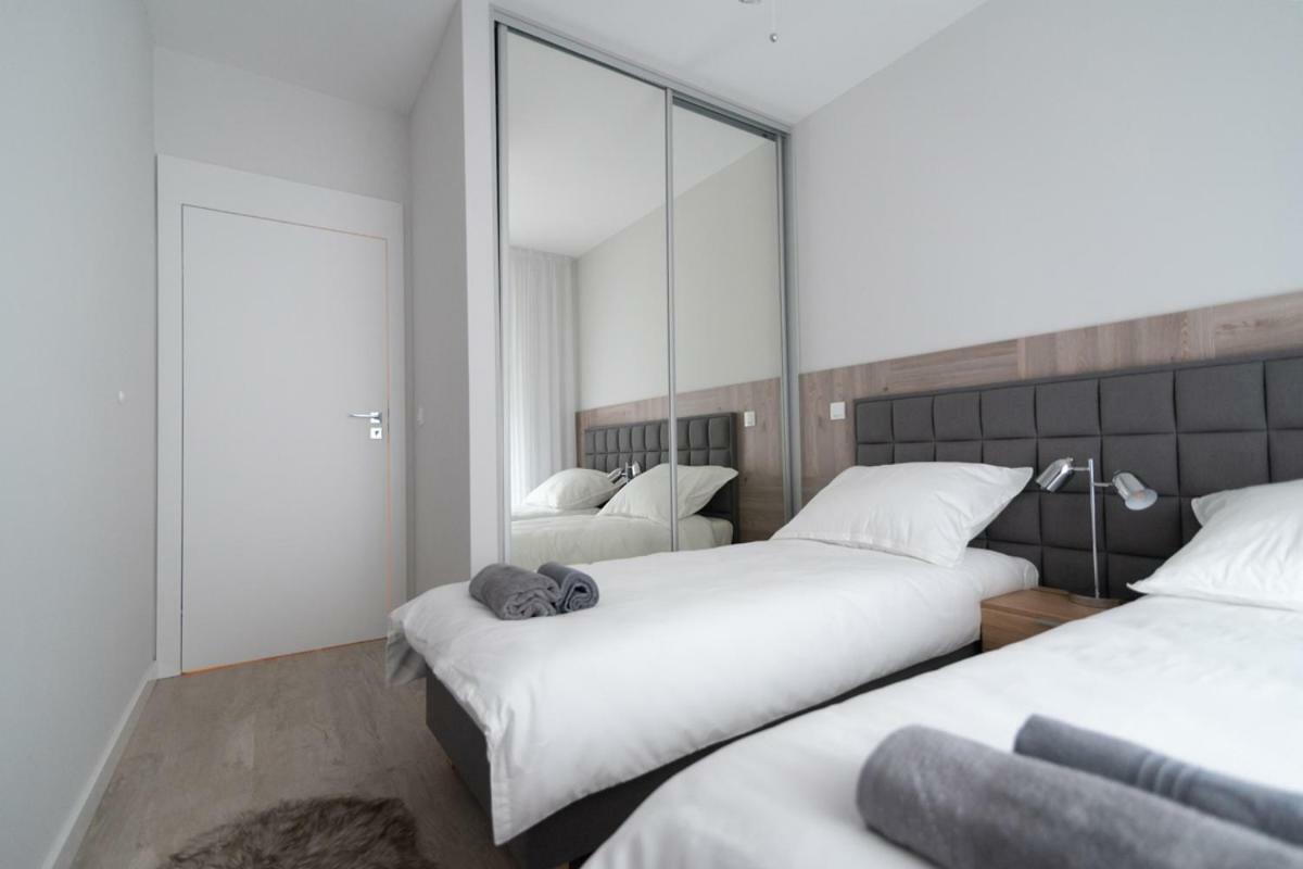 Apartament Tuwima Park Apartment Олщин Екстериор снимка